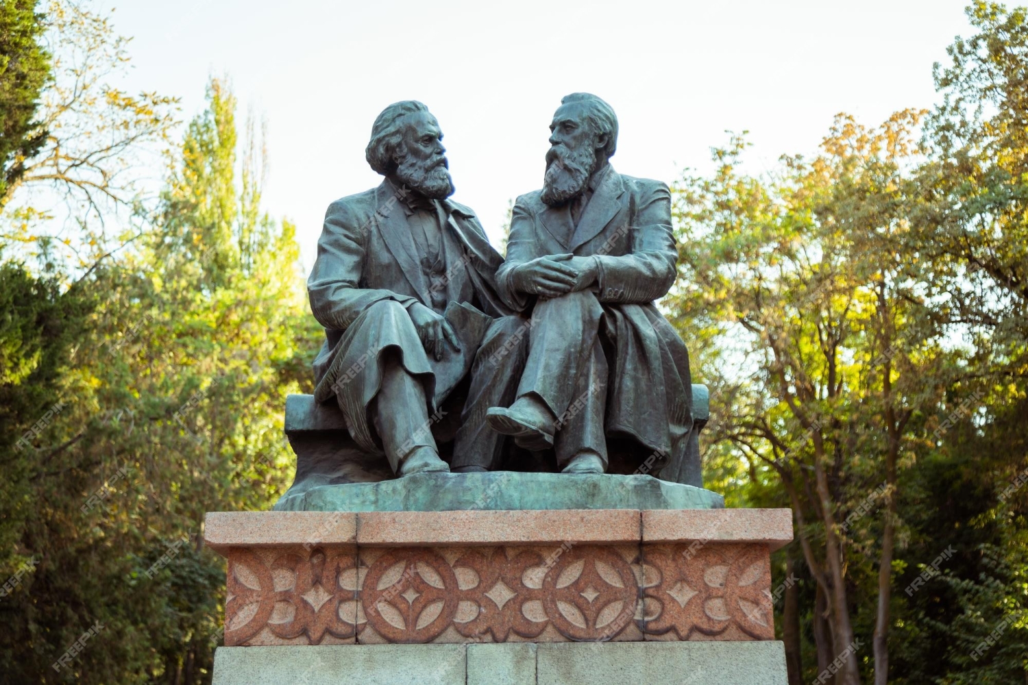 monument-karl-marx-friedrich-engels-from-soviet-era_527134-329-3674416852-1500x1000